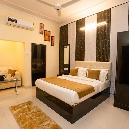 Ventex Inn Lucknow Exteriör bild