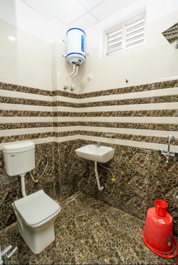 Ventex Inn Lucknow Exteriör bild